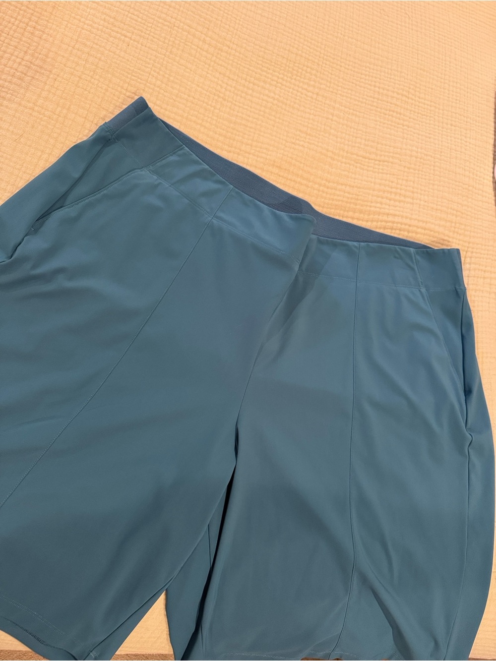 Athleta Women’s Teal Performance walking Shorts
